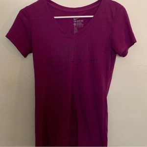 Nike Magenta Tee V Neck Crop | XS | Nike